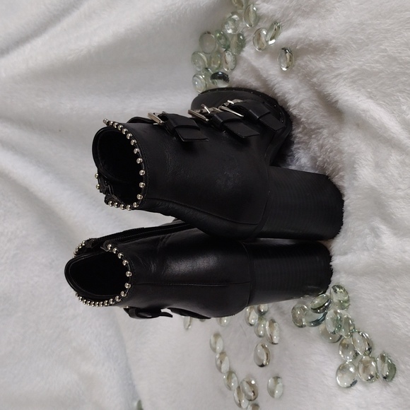 Steve Madden Boots - Picture 3 of 5